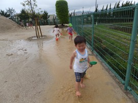 雨上がりの園庭にて・・・